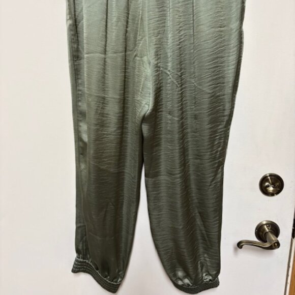 NEW Women's Simply Vera Vera Wang Olive Shiny Pull On Pants. Elastic Leg Cuff. L - Picture 5 of 6
